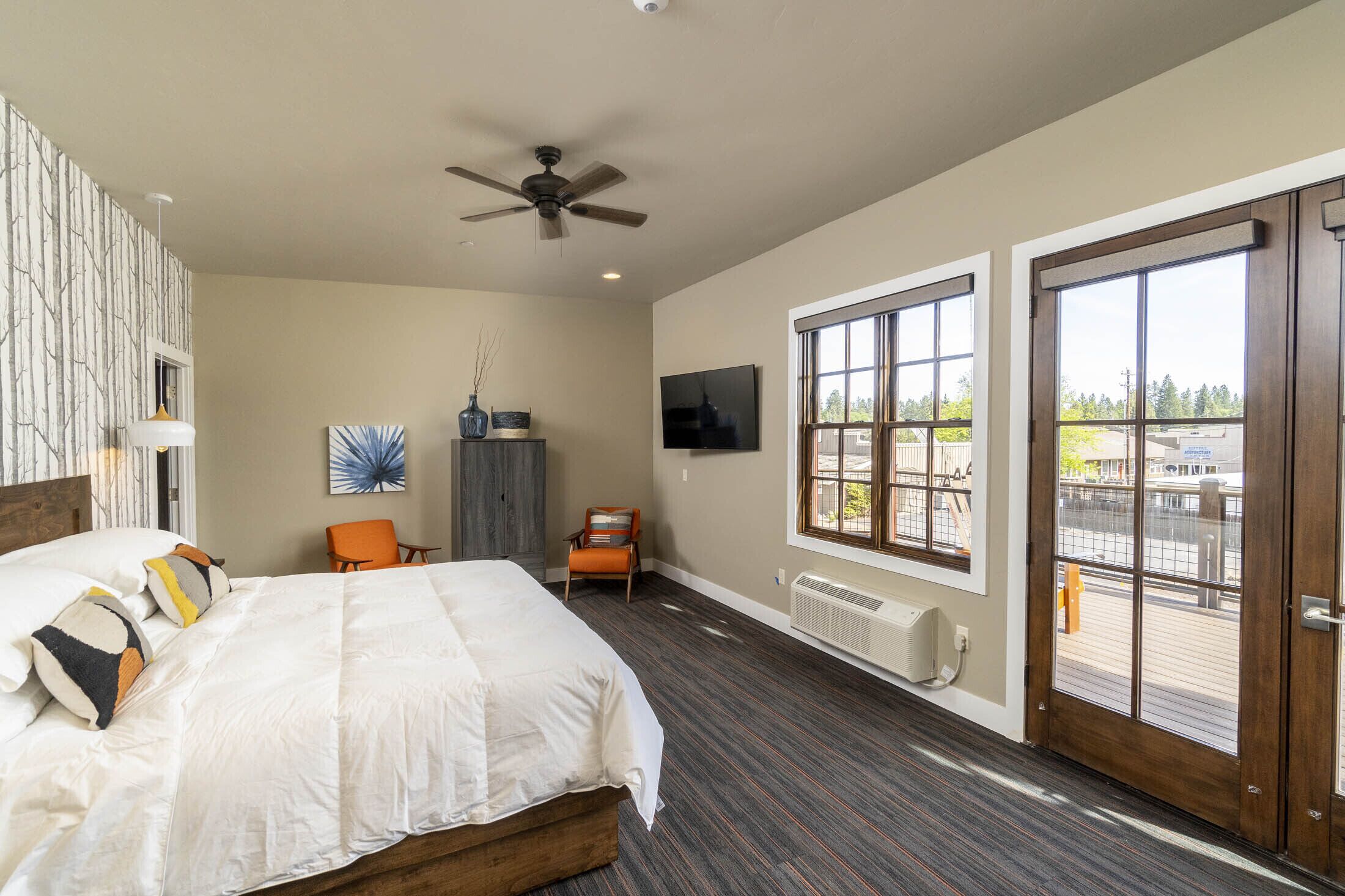 Ski Inn Taphouse Hotel