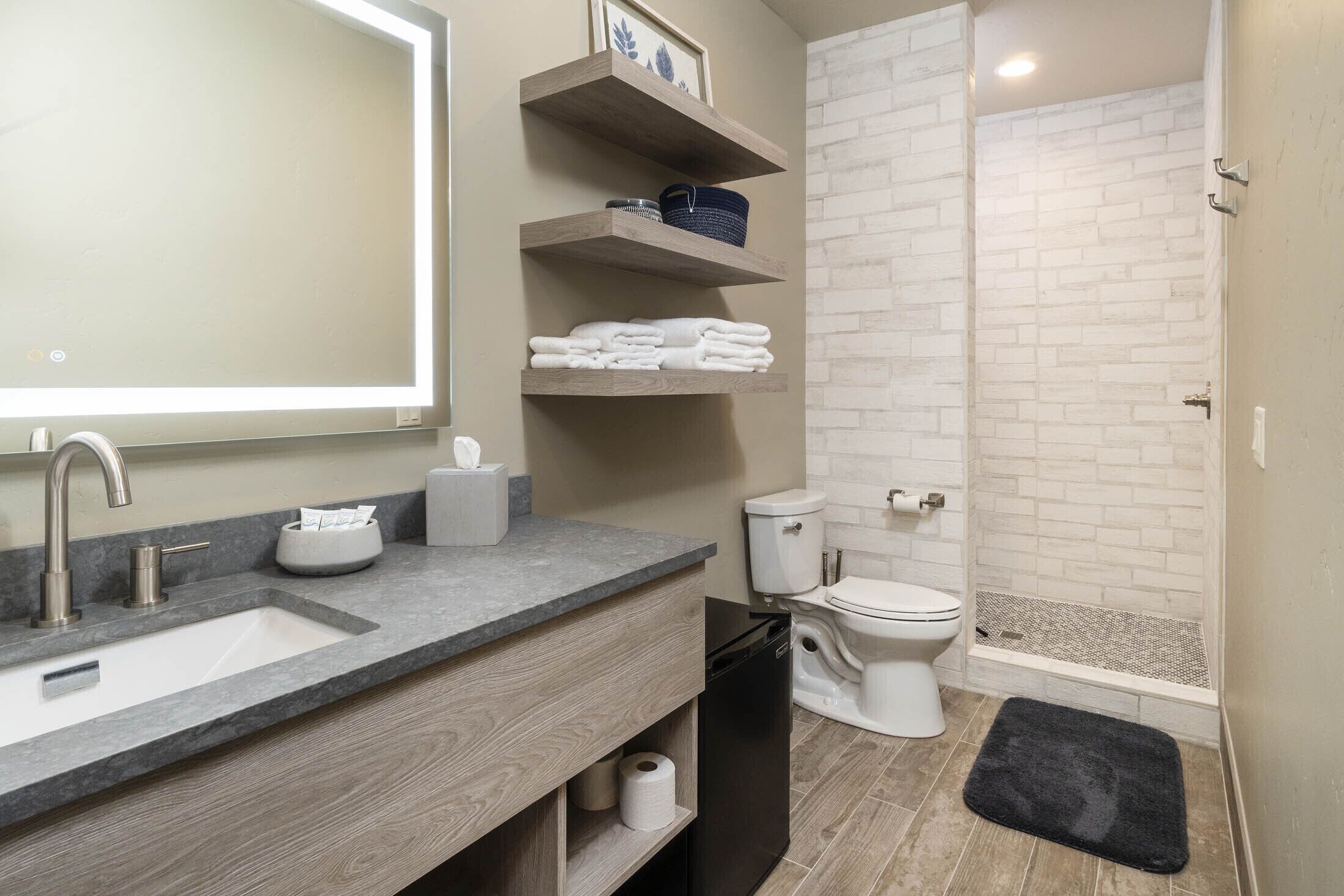 Ski Inn Taphouse Hotel