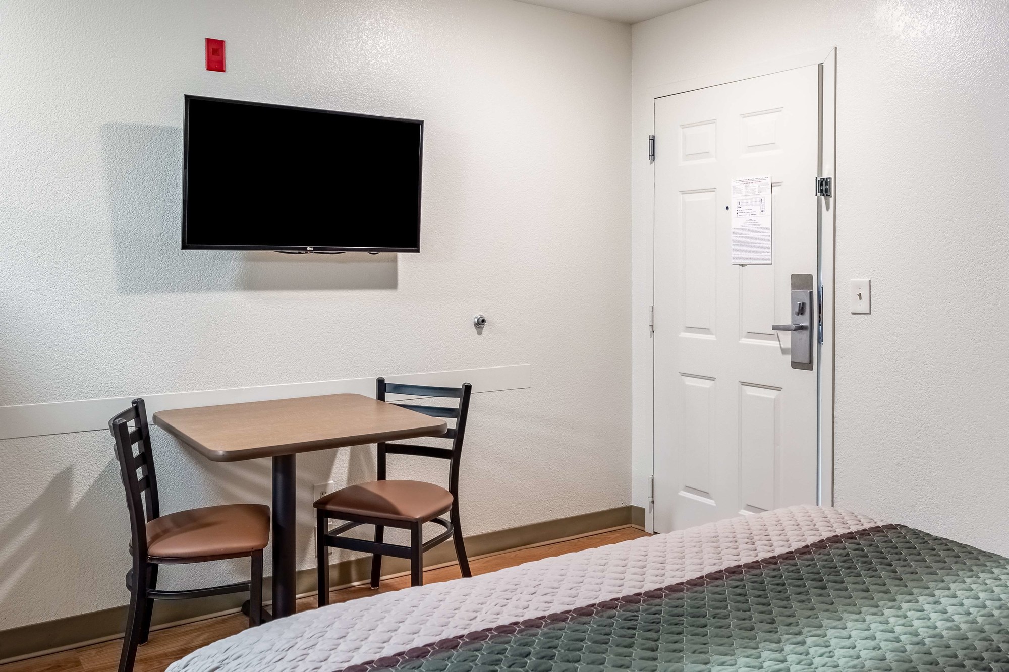 HomeTowne Studios Eugene - Springfield