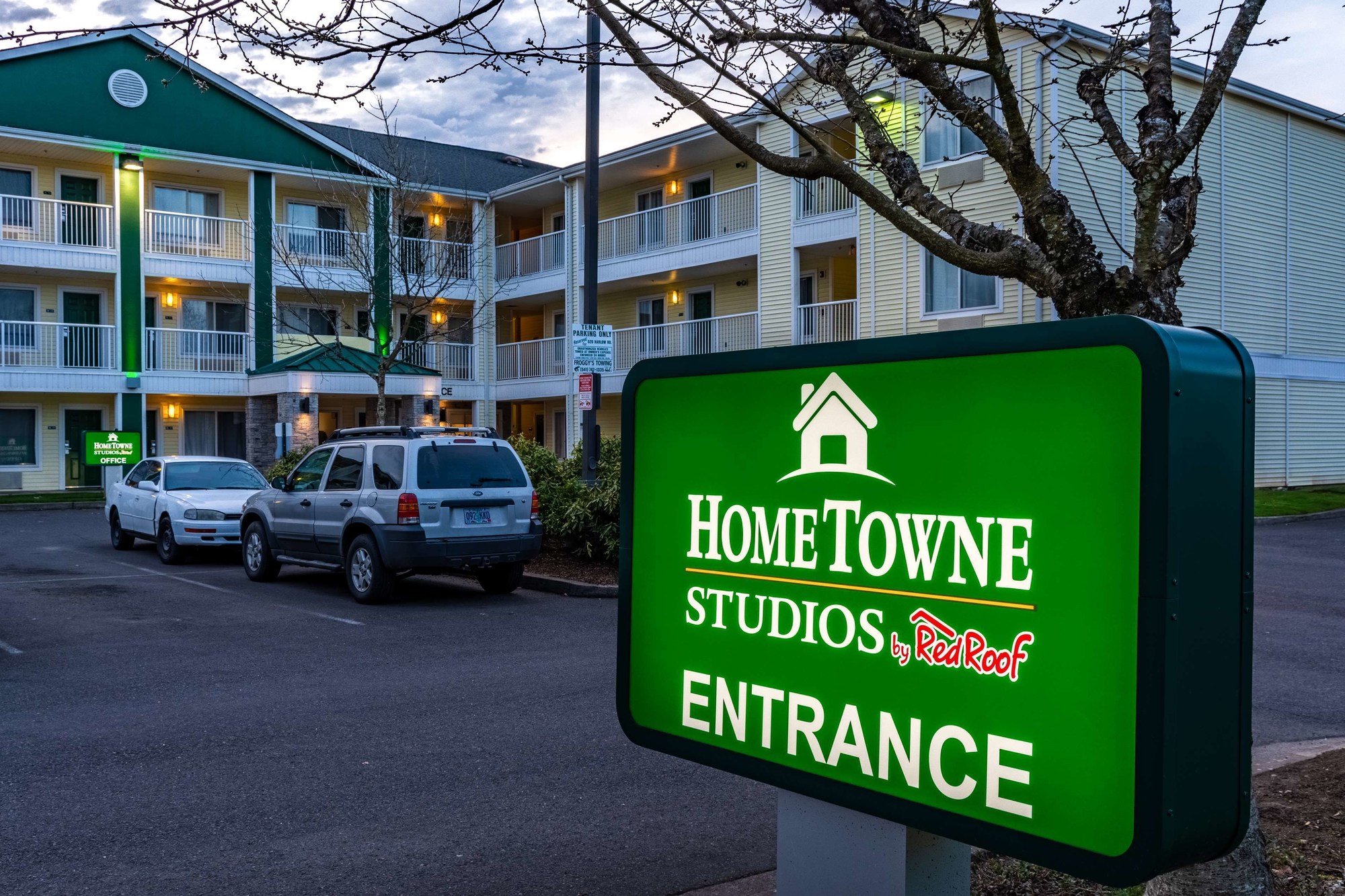 HomeTowne Studios Eugene - Springfield