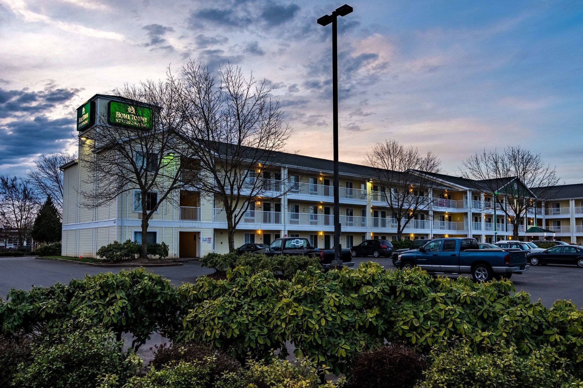 HomeTowne Studios Eugene - Springfield