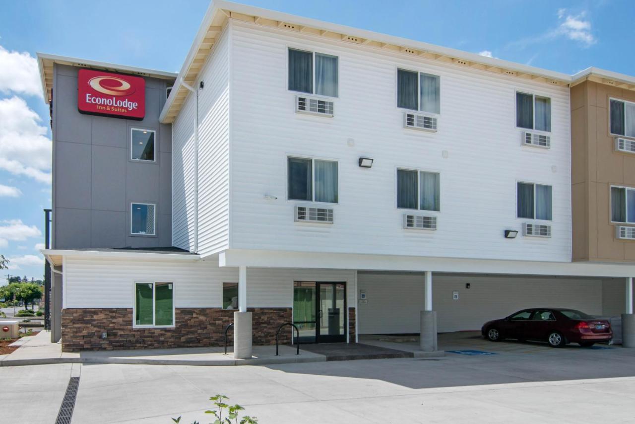 Econo Lodge Inn & Suites