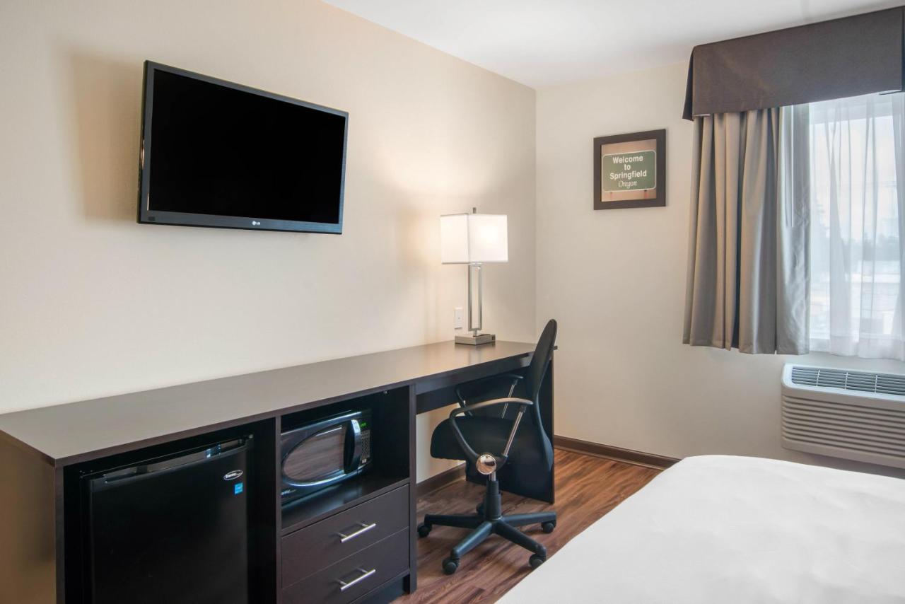 Econo Lodge Inn & Suites