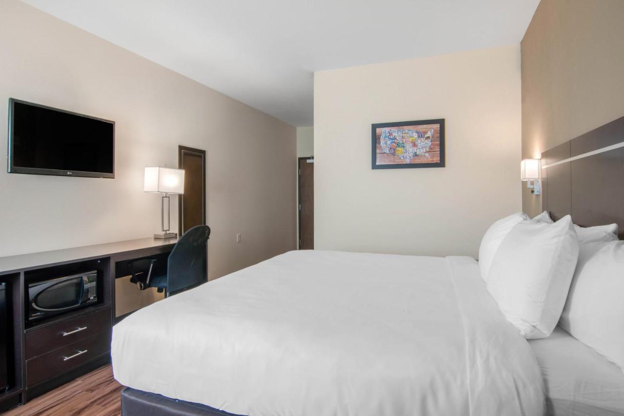 Econo Lodge Inn & Suites