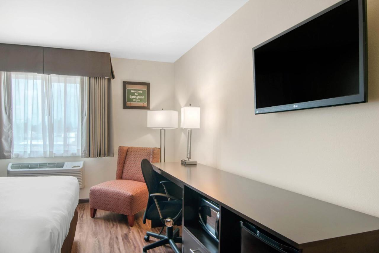 Econo Lodge Inn & Suites