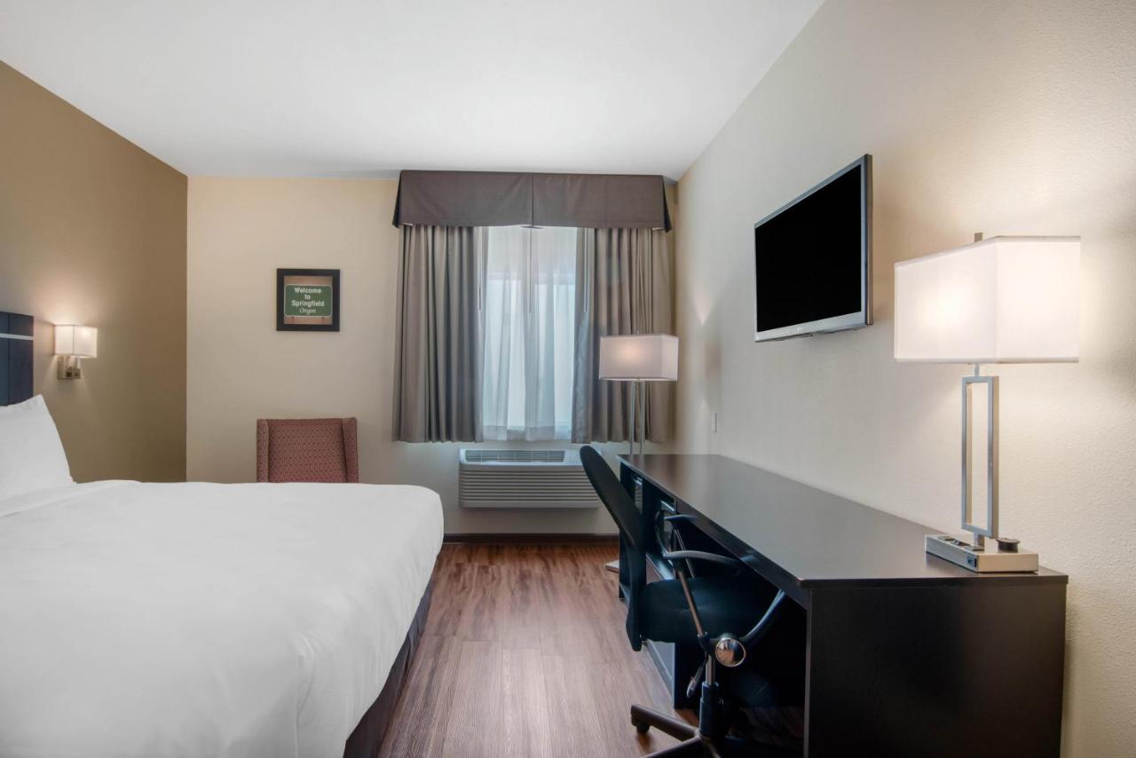 Econo Lodge Inn & Suites