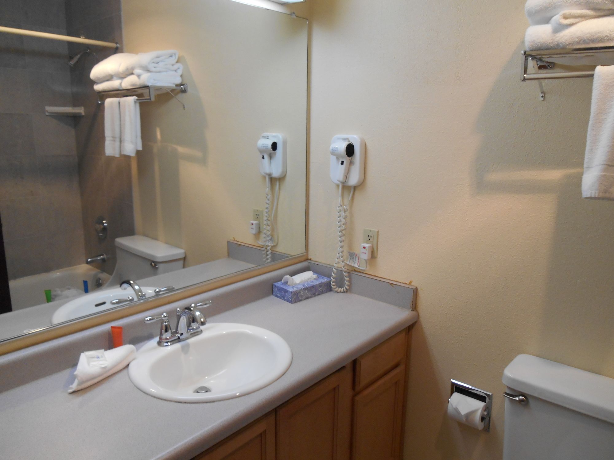 GuestHouse Inn & Suites Eugene Springfield