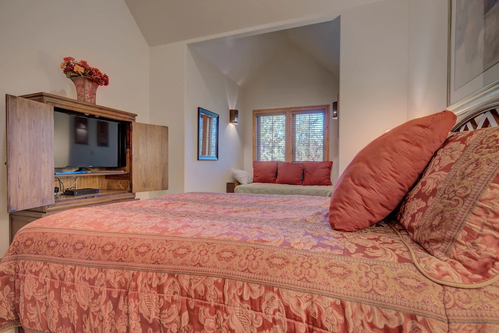 Aquila Lodges by Village Properties at Sunriver