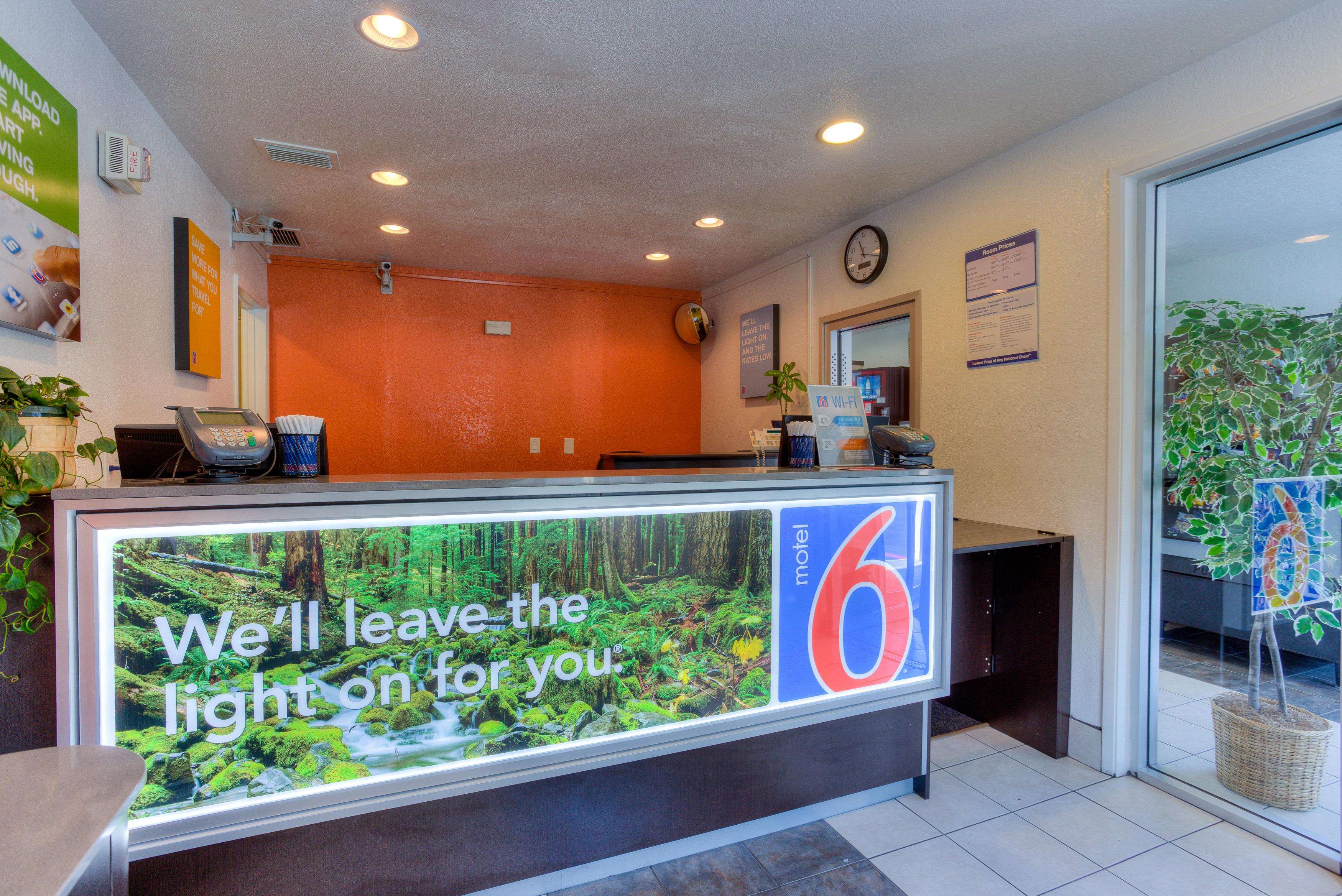 Motel 6 Tigard Or Portland South Lake Oswego