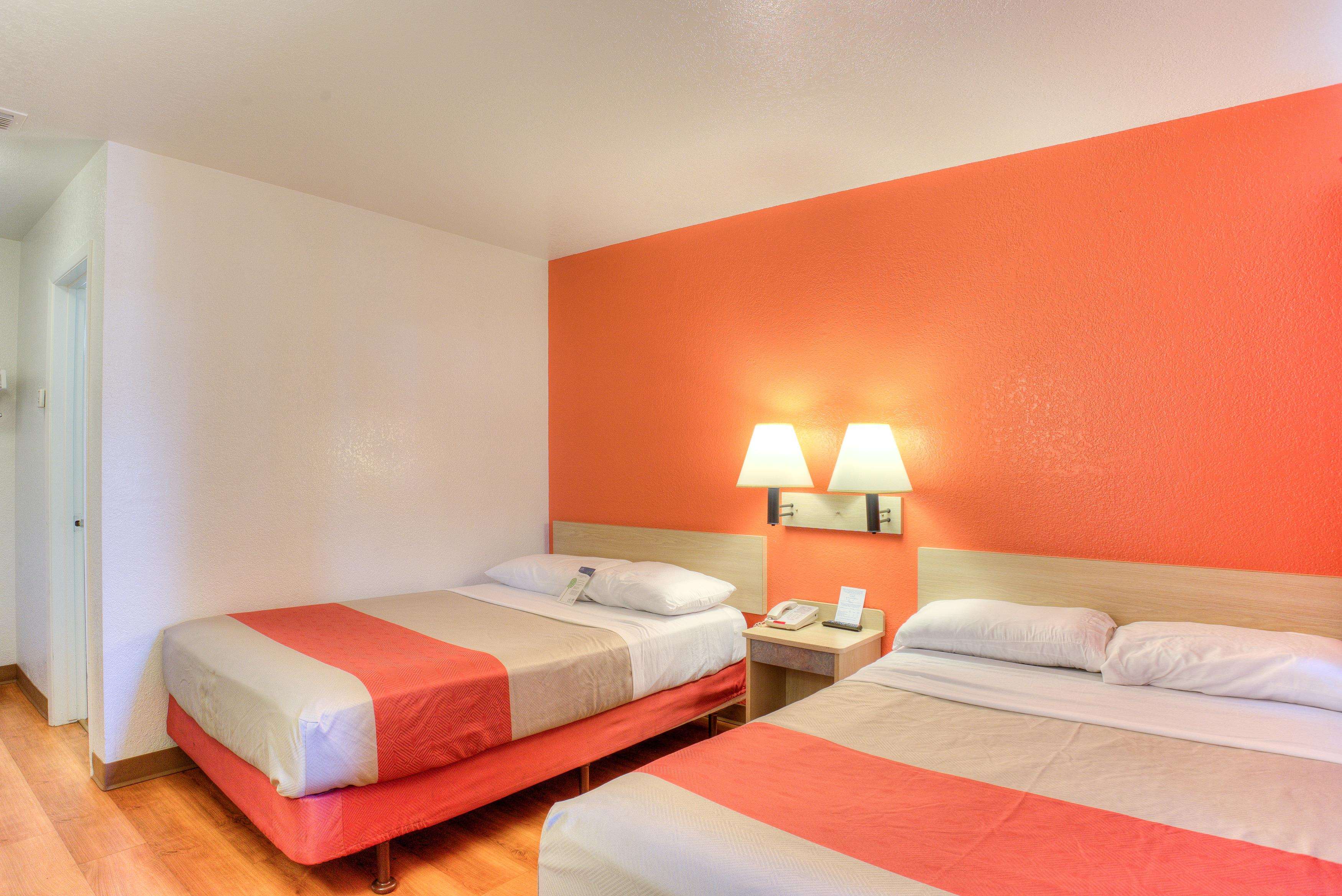 Motel 6 Tigard Or Portland South Lake Oswego