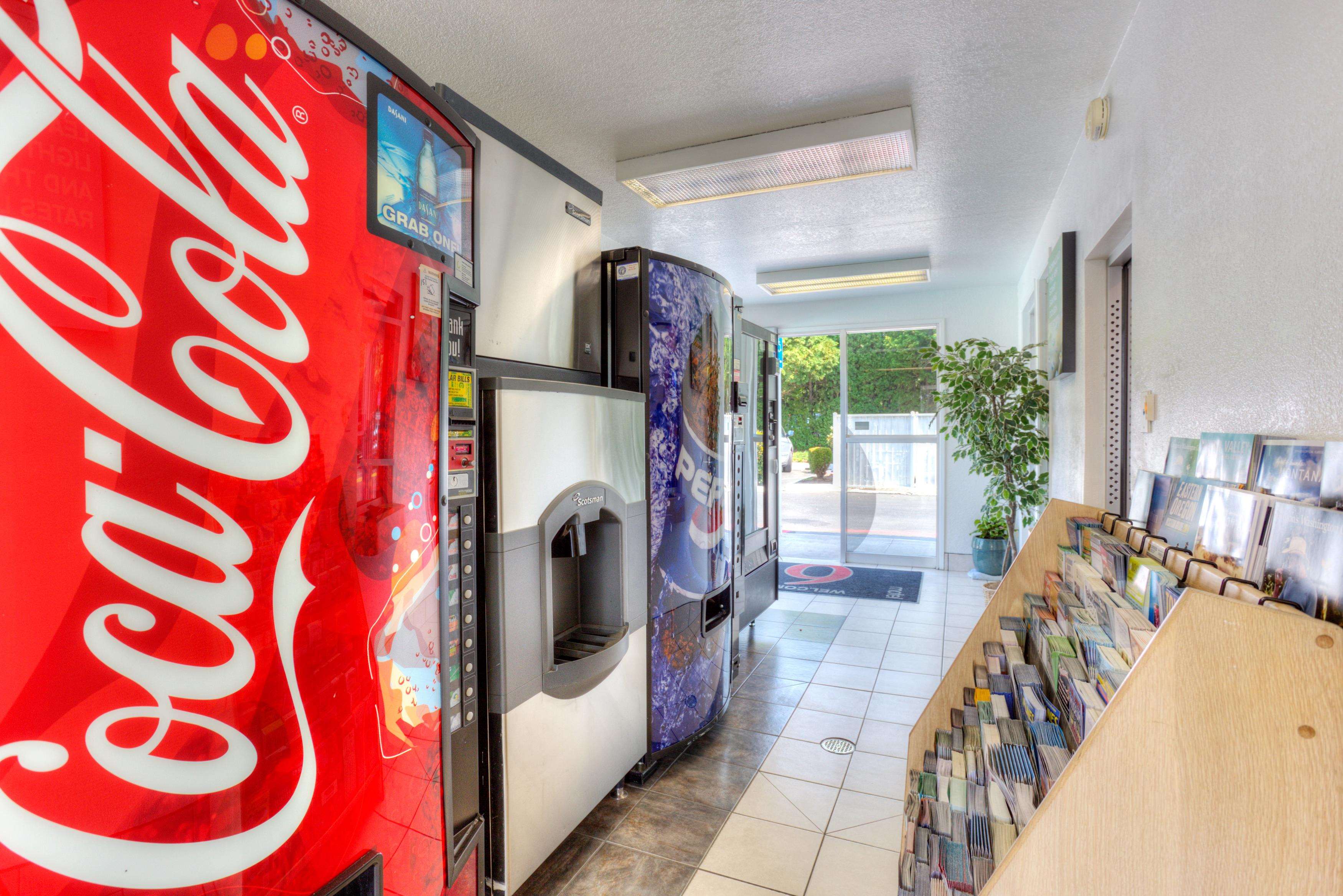 Motel 6 Tigard Or Portland South Lake Oswego