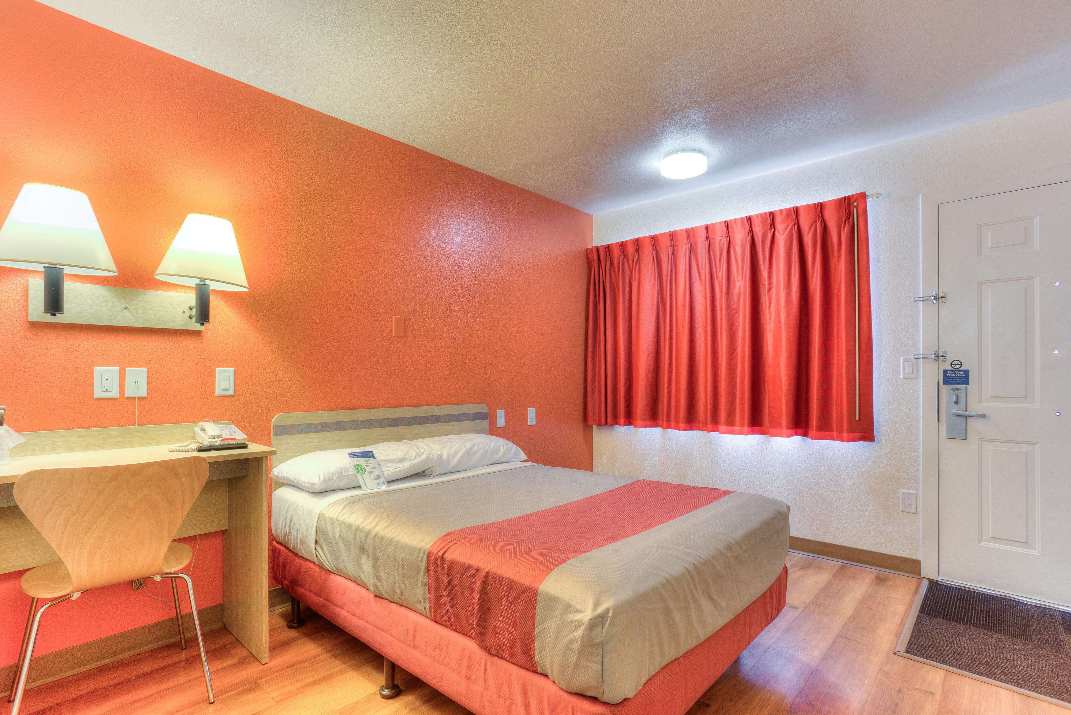 Motel 6 Tigard Or Portland South Lake Oswego