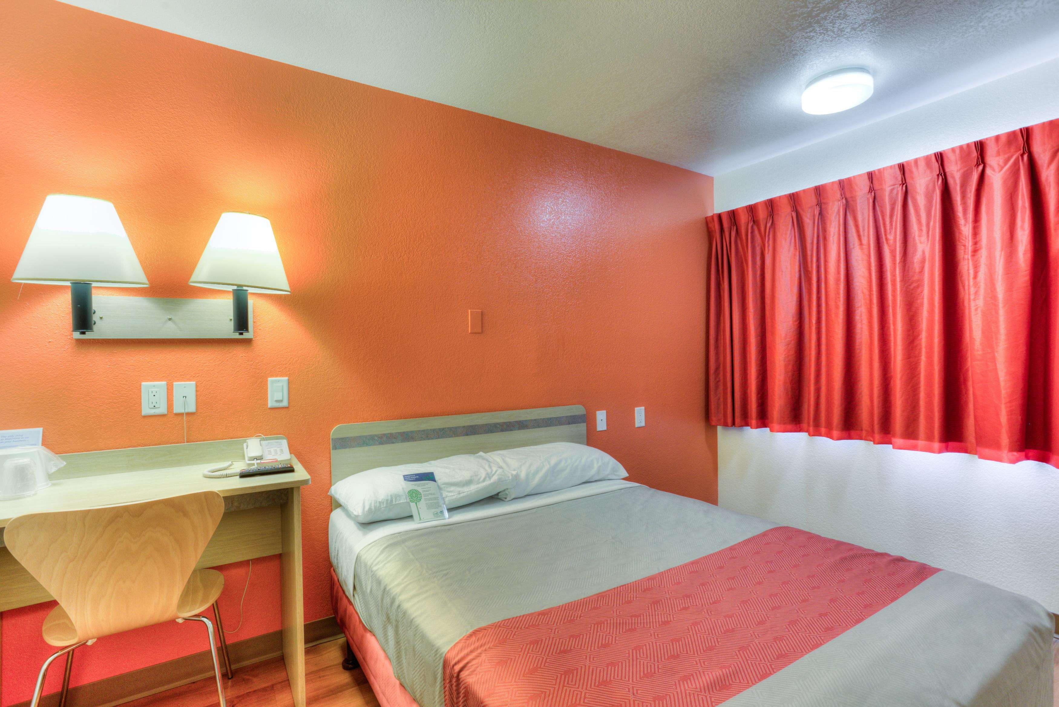 Motel 6 Tigard Or Portland South Lake Oswego