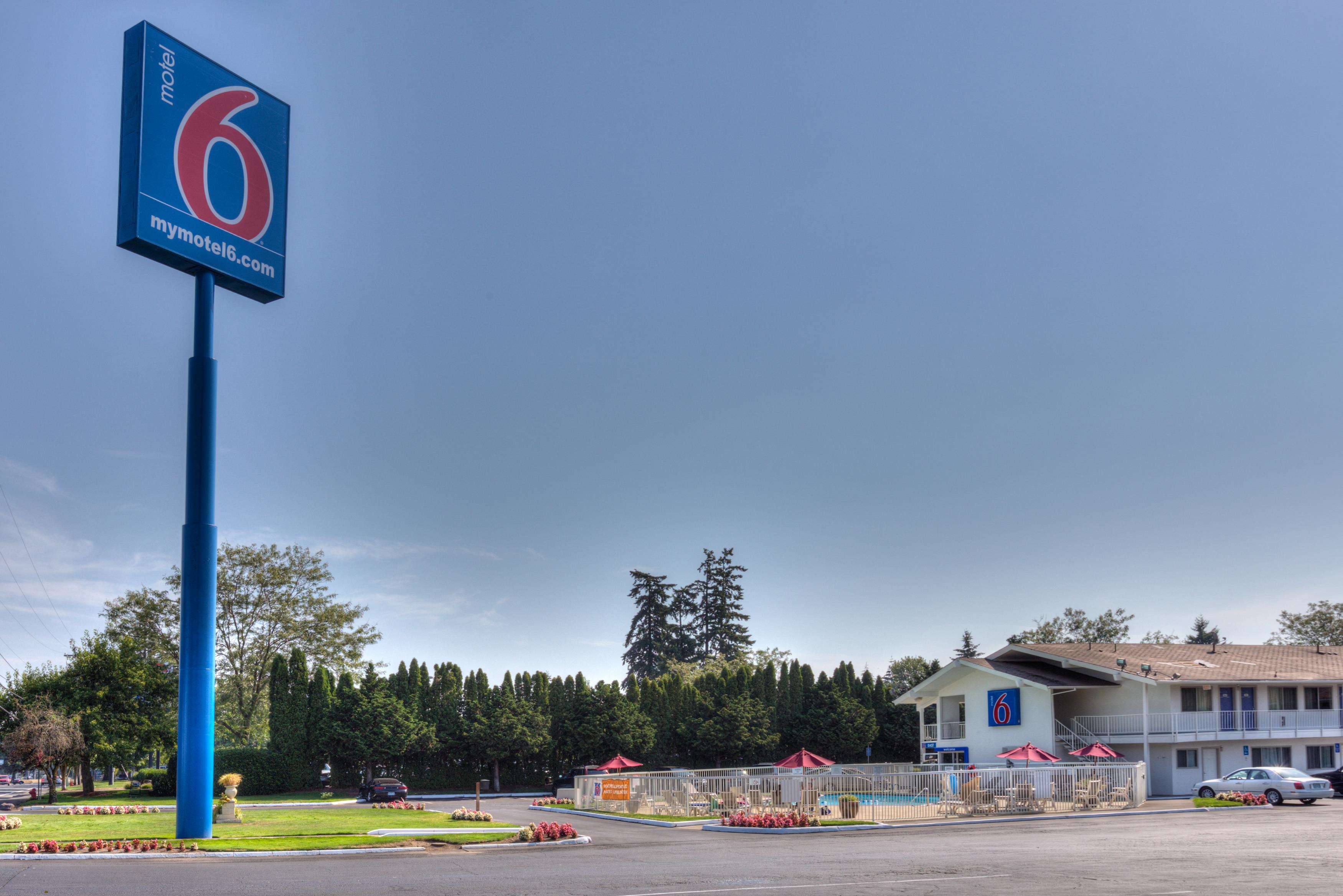 Motel 6 Tigard Or Portland South Lake Oswego