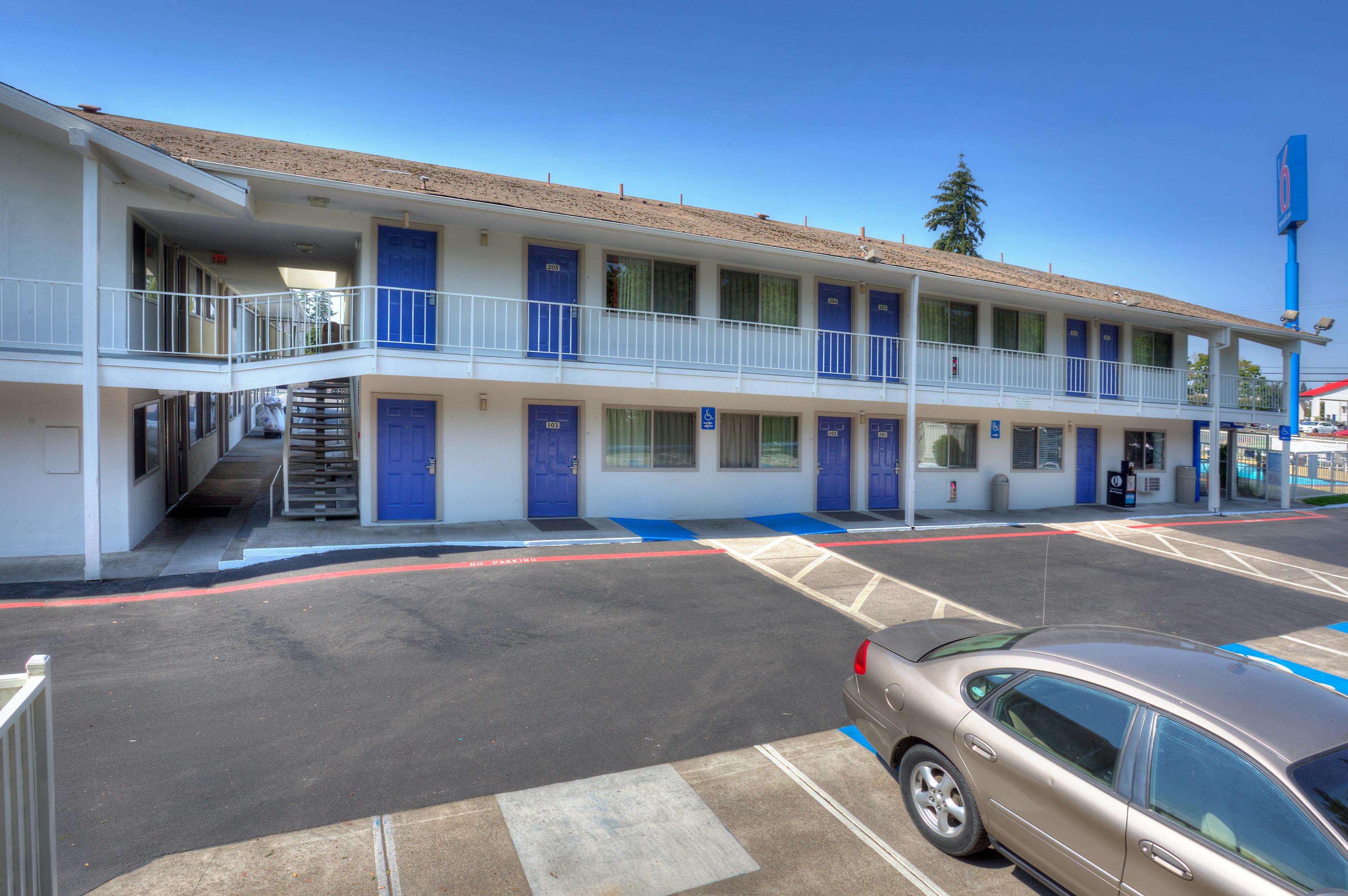 Motel 6 Tigard Or Portland South Lake Oswego