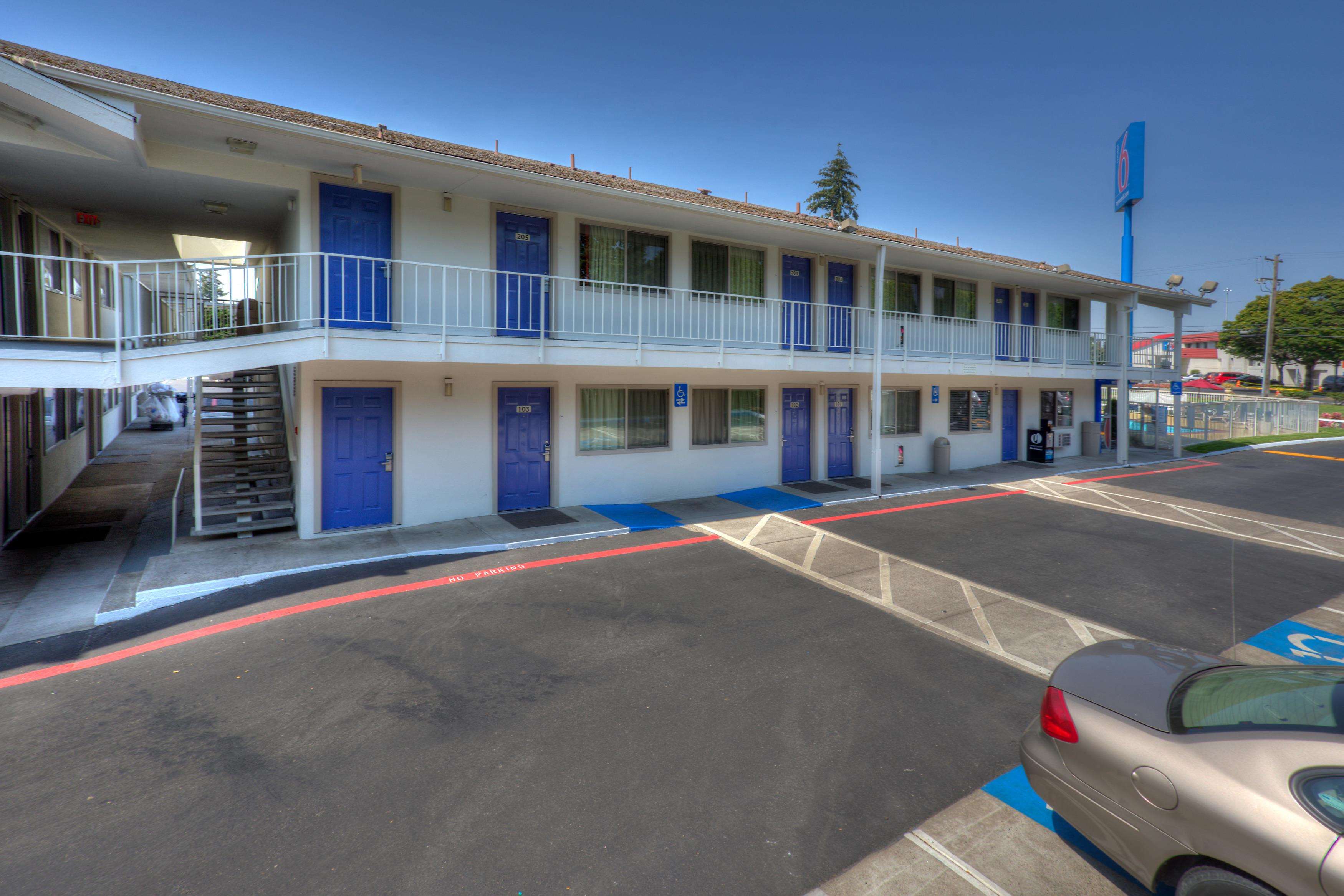 Motel 6 Tigard Or Portland South Lake Oswego
