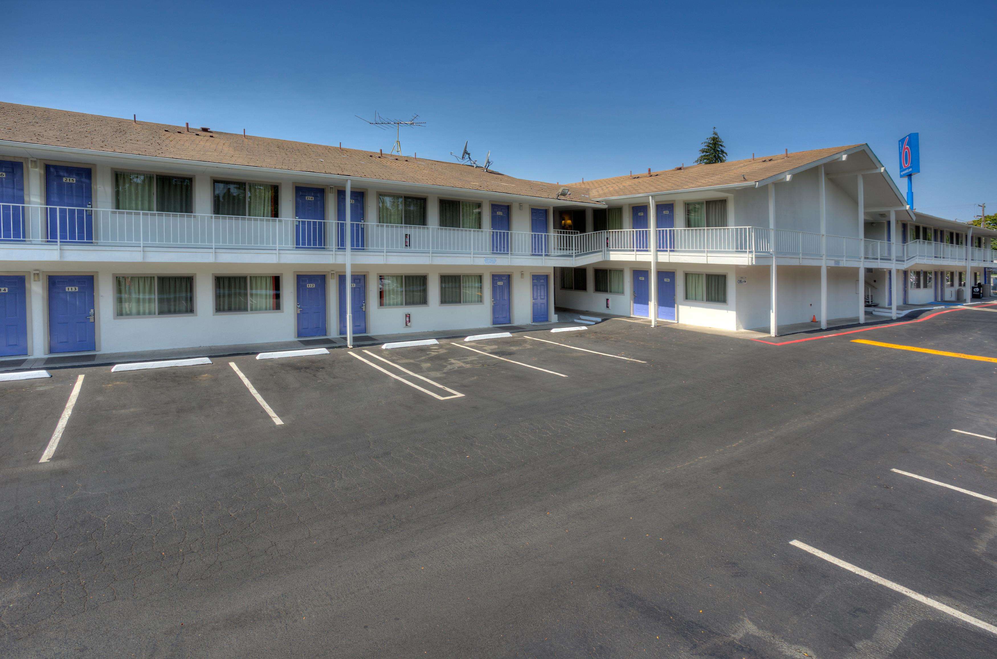 Motel 6 Tigard Or Portland South Lake Oswego
