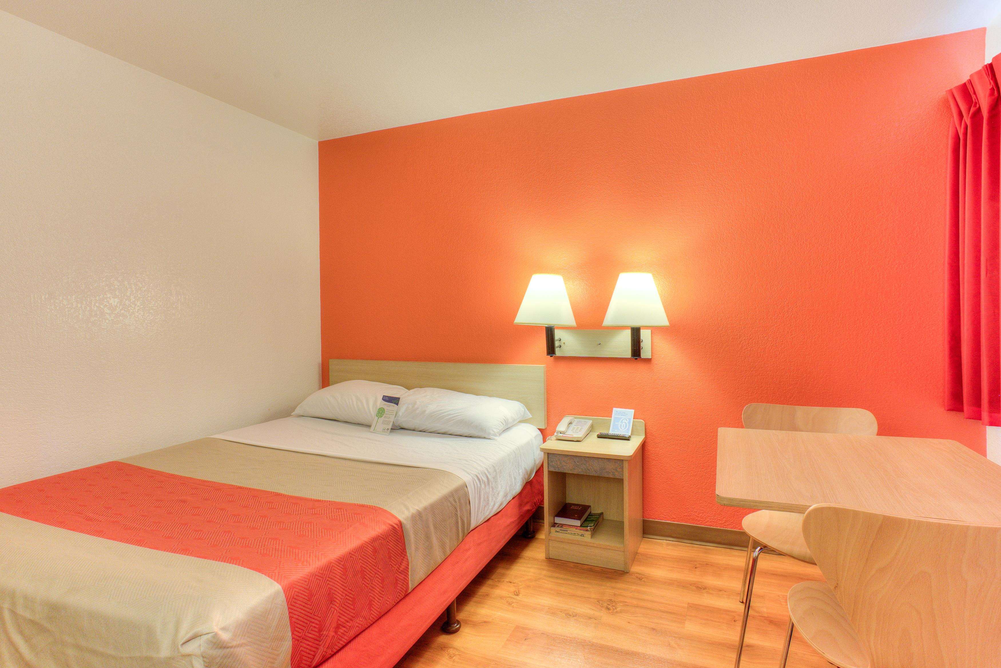 Motel 6 Tigard Or Portland South Lake Oswego