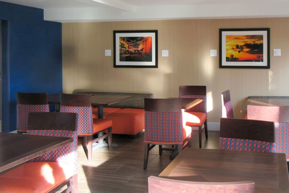 Comfort Inn & Suites