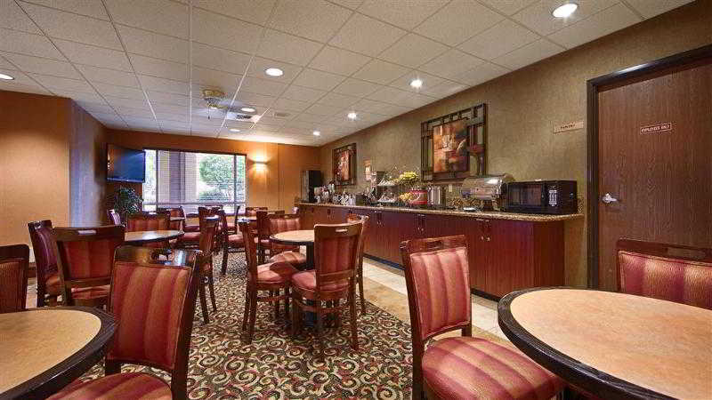 Best Western Plus Cascade Inn & Suites