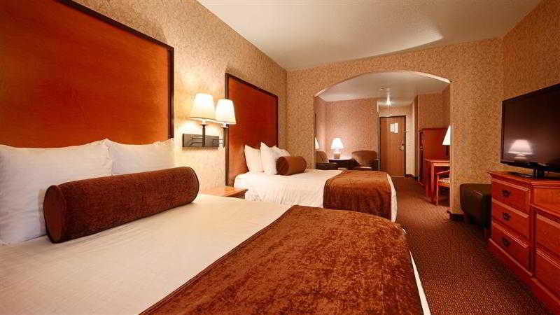 Best Western Plus Cascade Inn & Suites