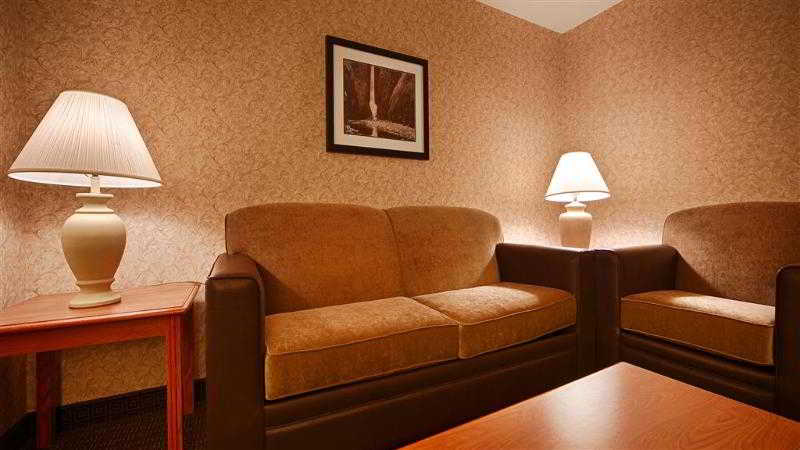 Best Western Plus Cascade Inn & Suites