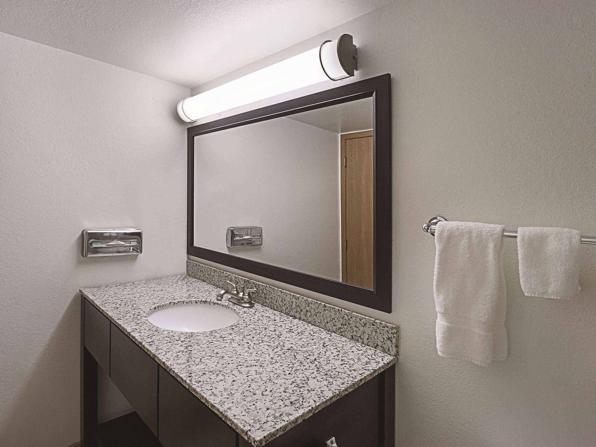 La Quinta Inn & Suites by Wyndham Woodburn