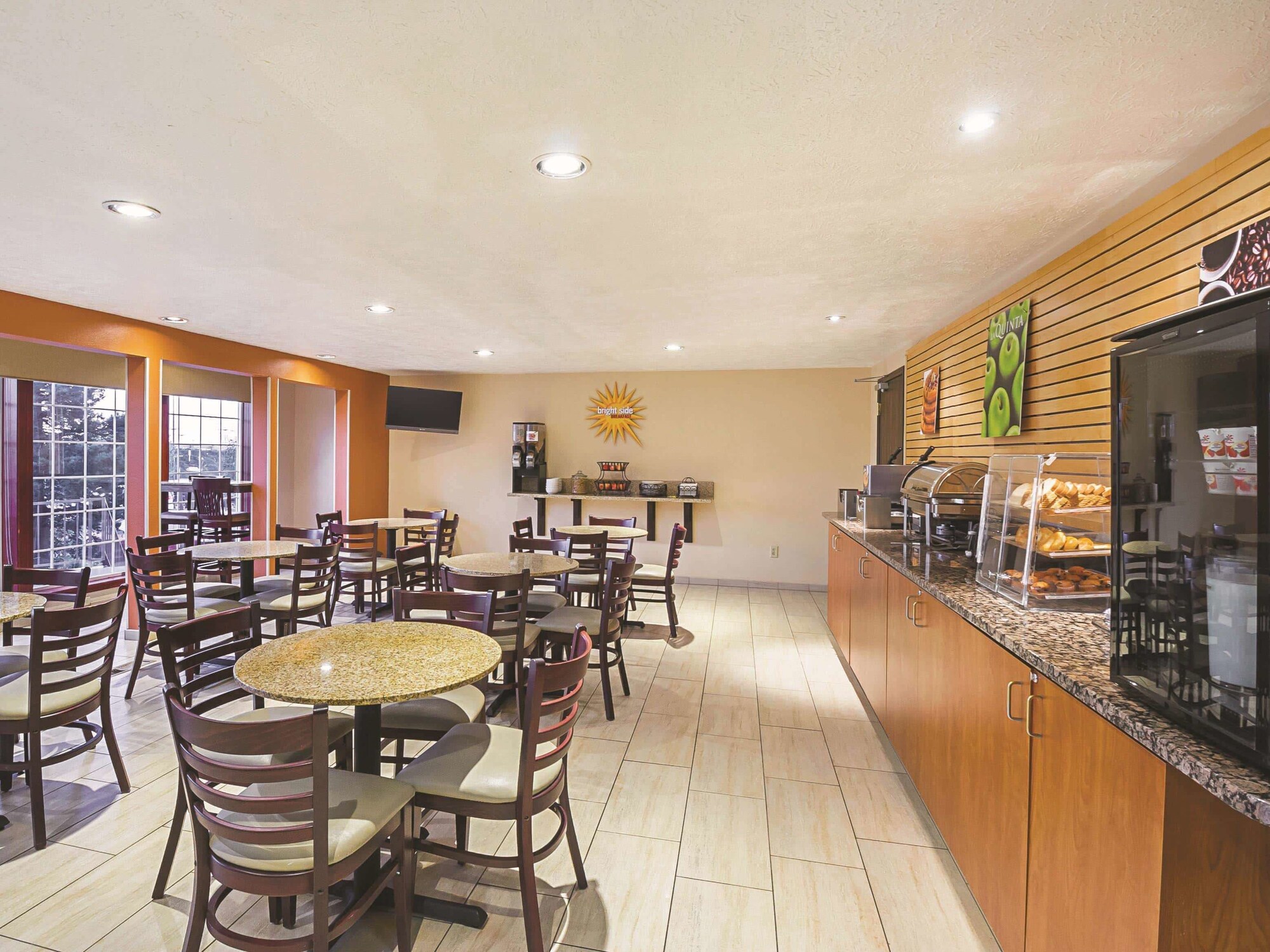 La Quinta Inn & Suites by Wyndham Woodburn
