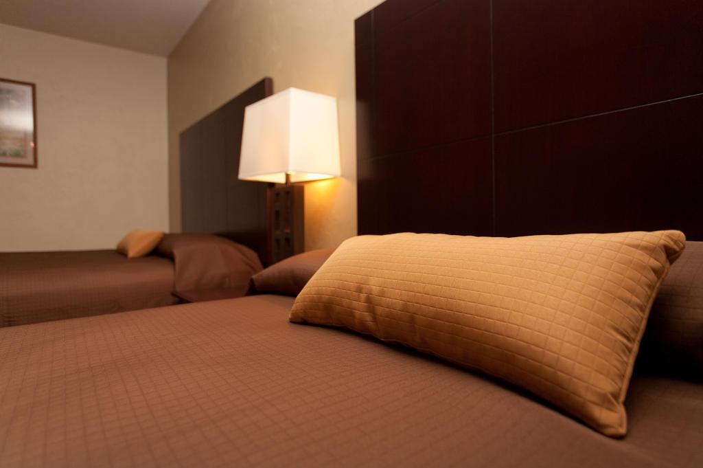 Super 8 by Wyndham Woodburn