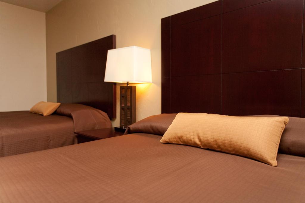 Super 8 by Wyndham Woodburn