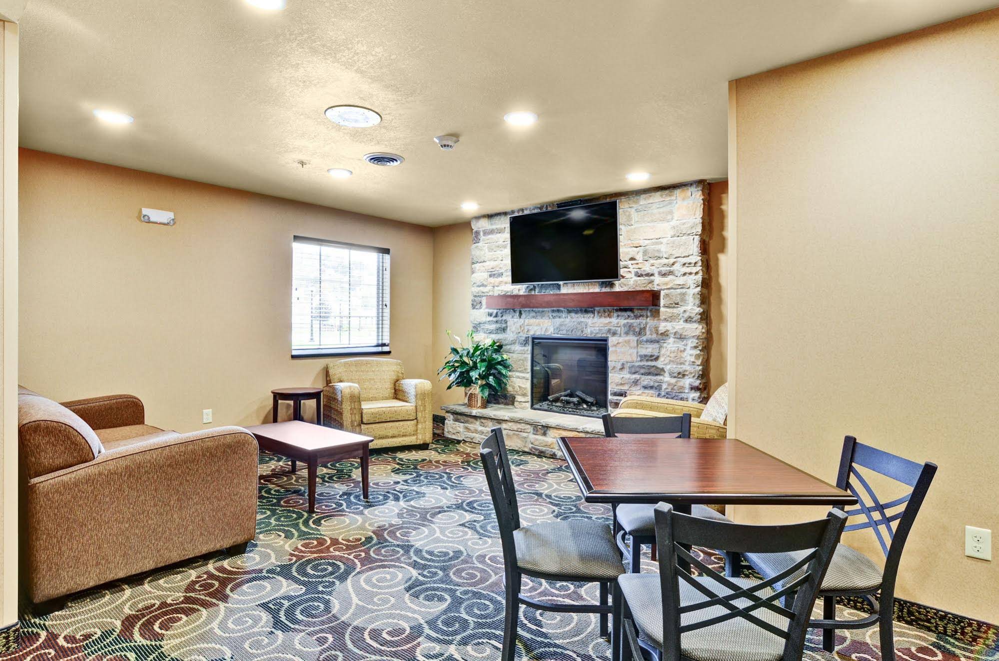 Cobblestone Inn & Suites  Ambridge