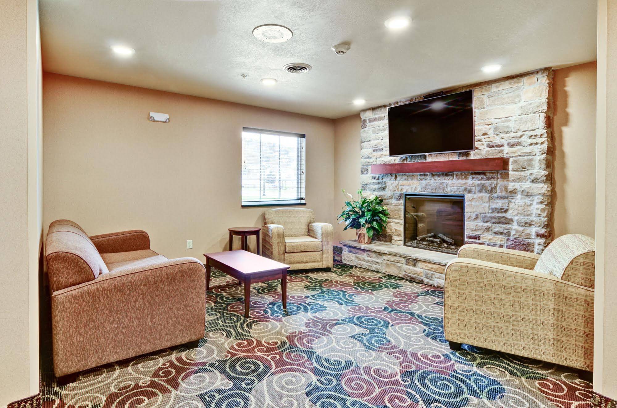 Cobblestone Inn & Suites  Ambridge