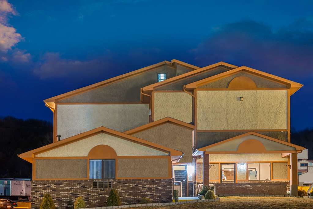 Super 8 by Wyndham Bedford