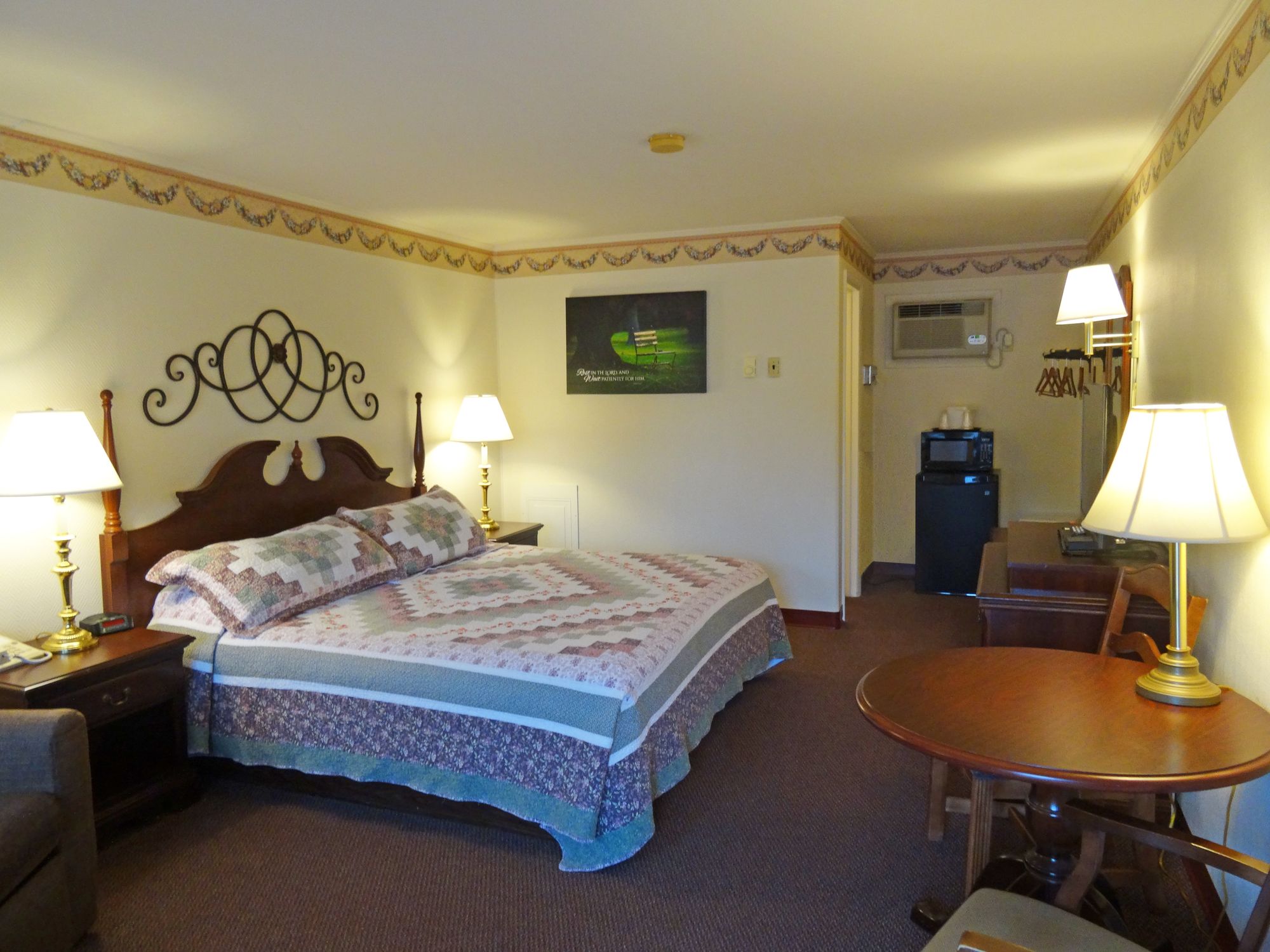 Amish Country Motel