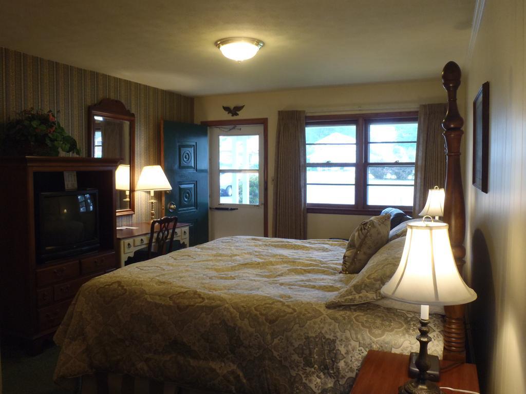 Glass House Inn