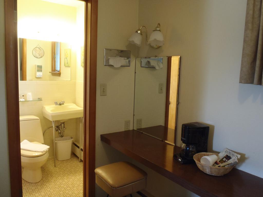 Glass House Inn