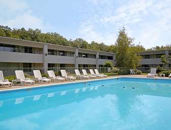 Red Carpet Inn & Suites