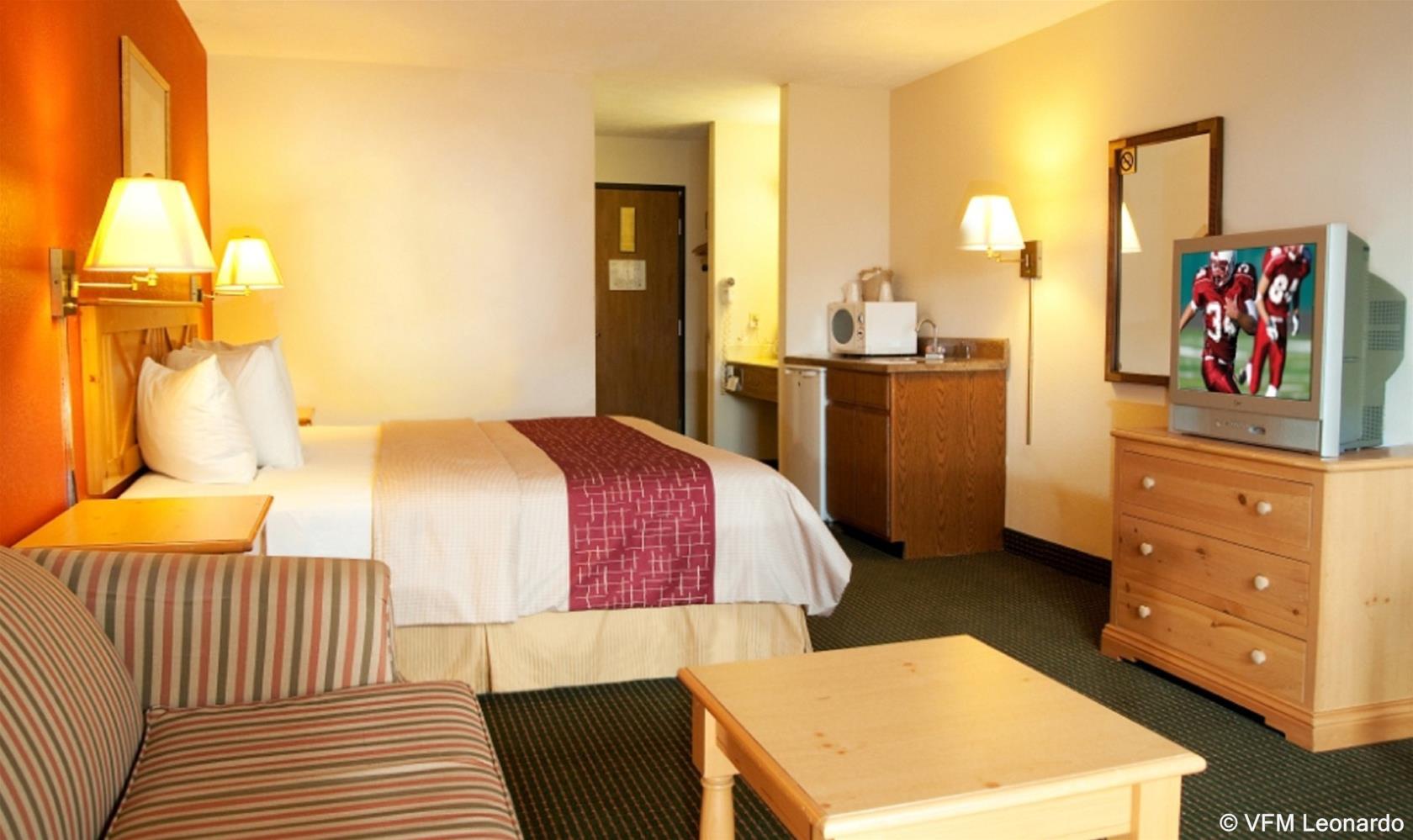 Red Roof Inn & Suites Hermitage