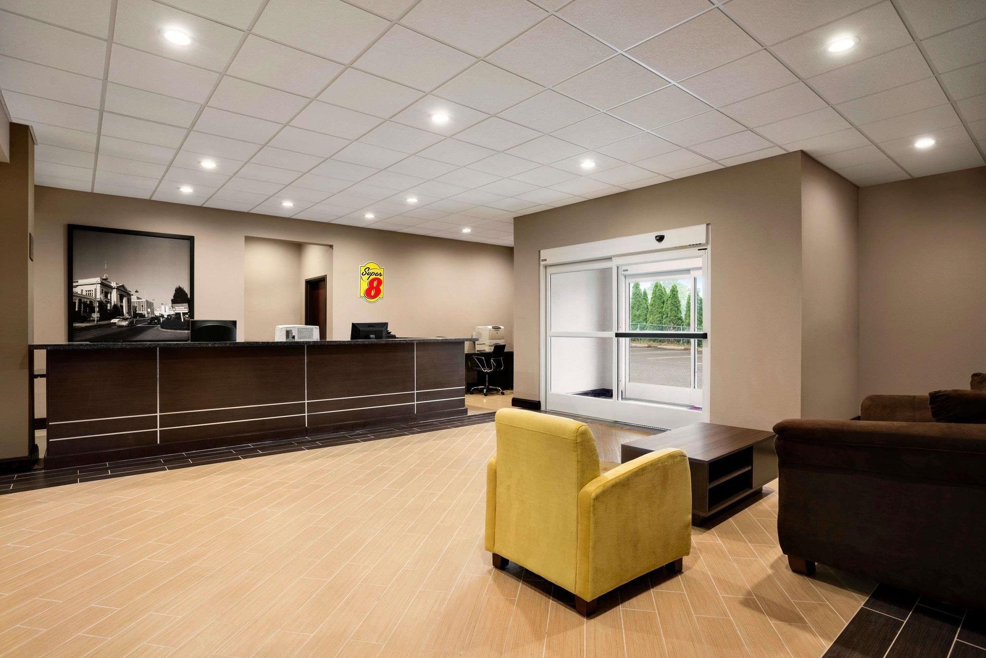Super 8 by Wyndham Hershey