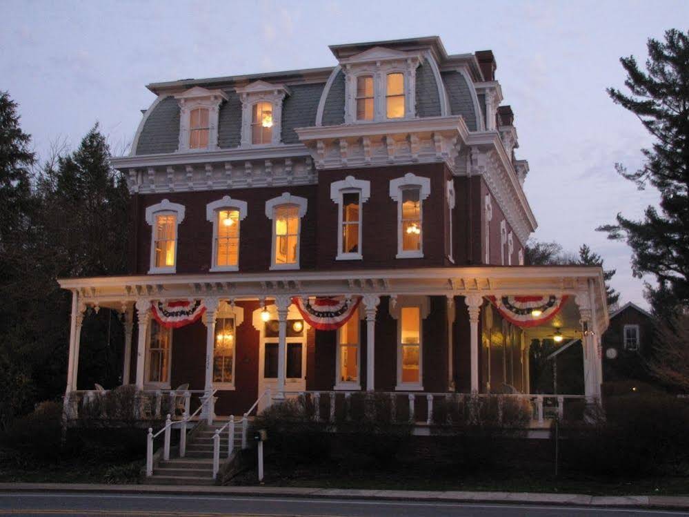 Lovelace Manor Bed & Breakfast