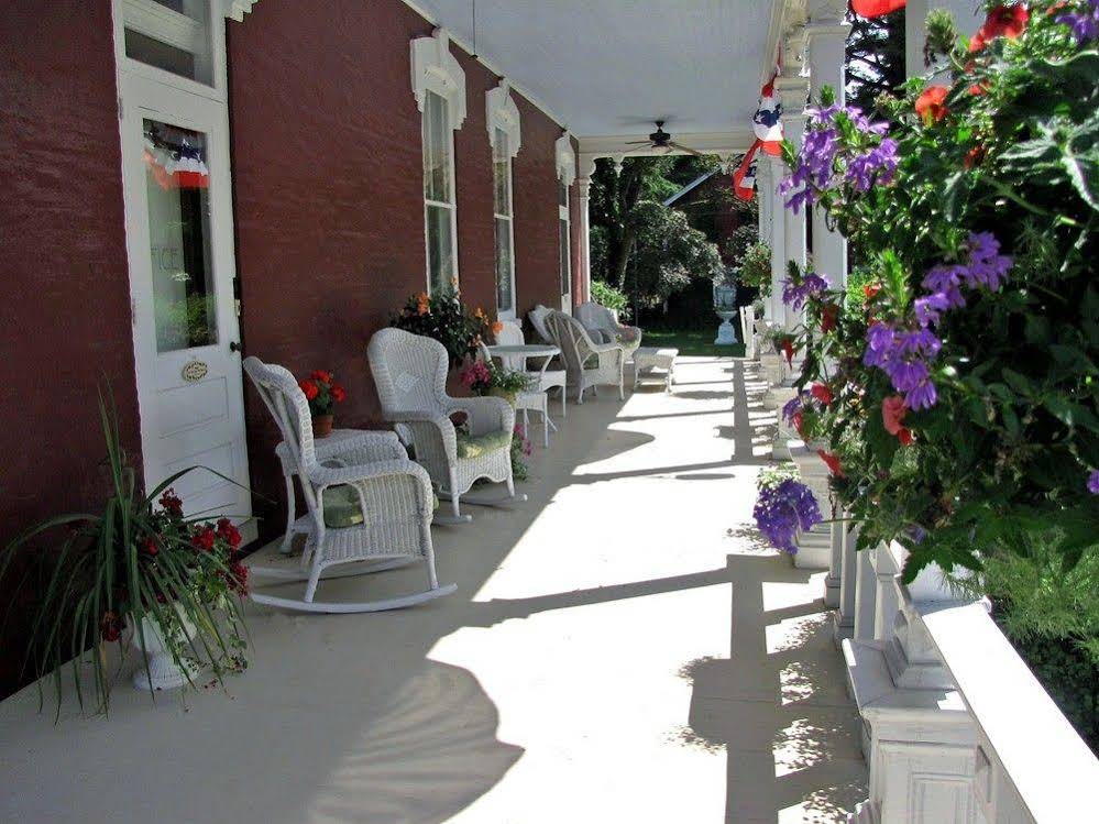 Lovelace Manor Bed & Breakfast