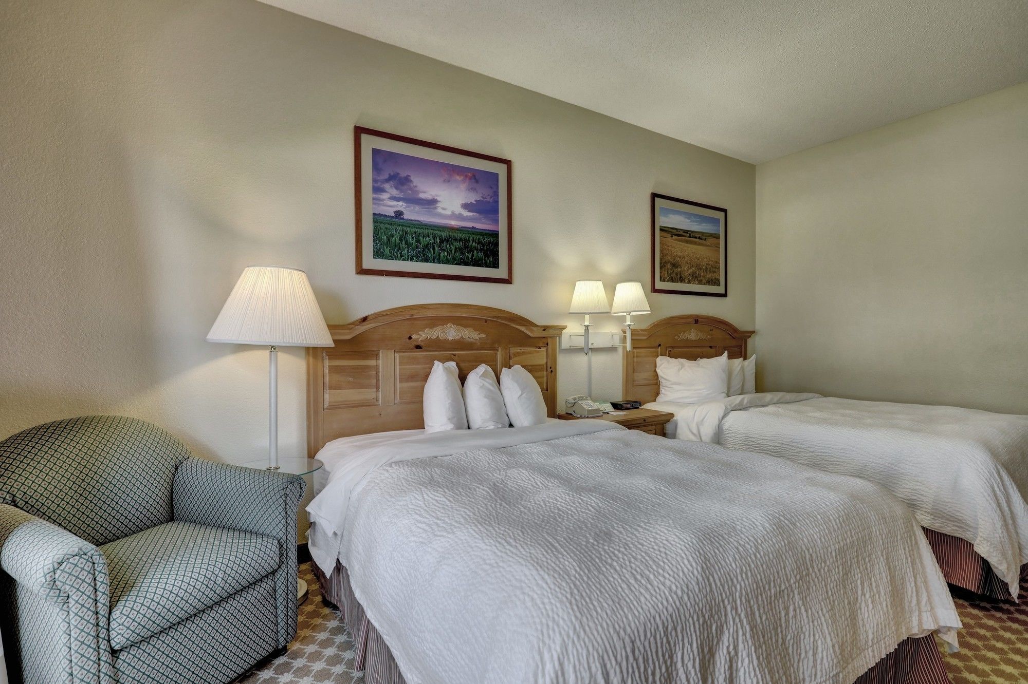 Lancaster Inn & Suites
