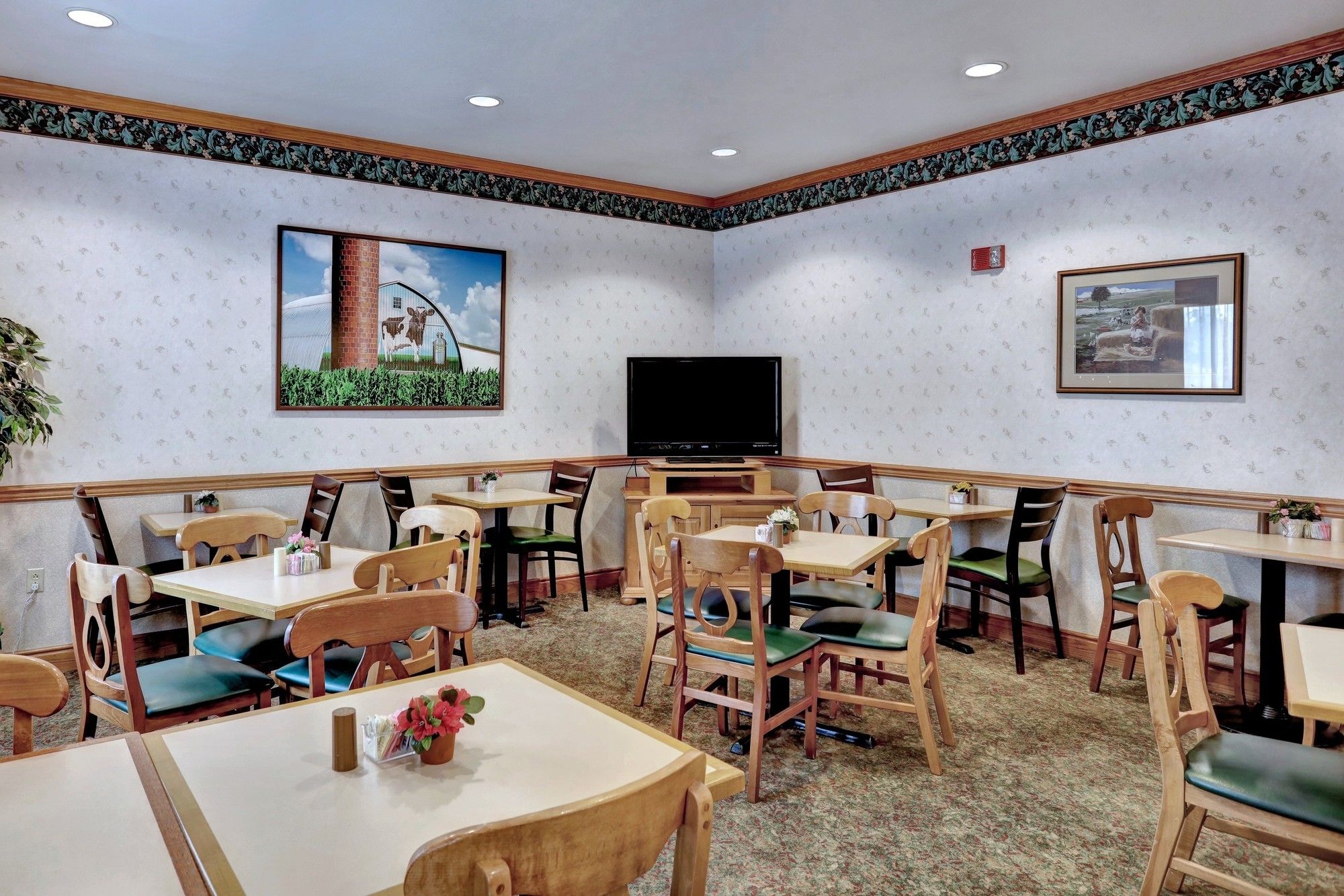 Lancaster Inn & Suites