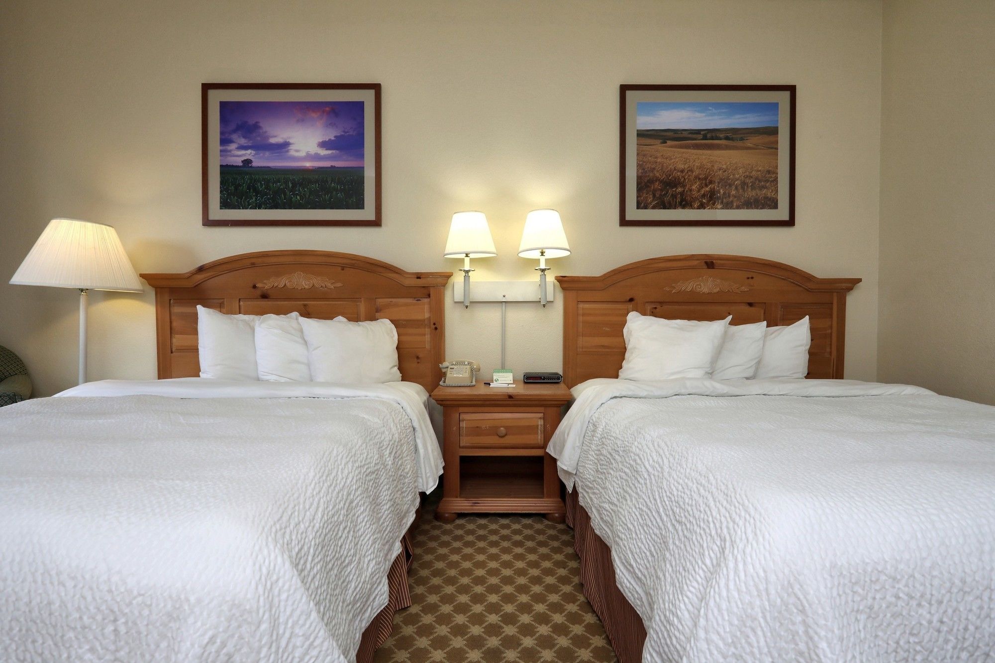 Lancaster Inn & Suites