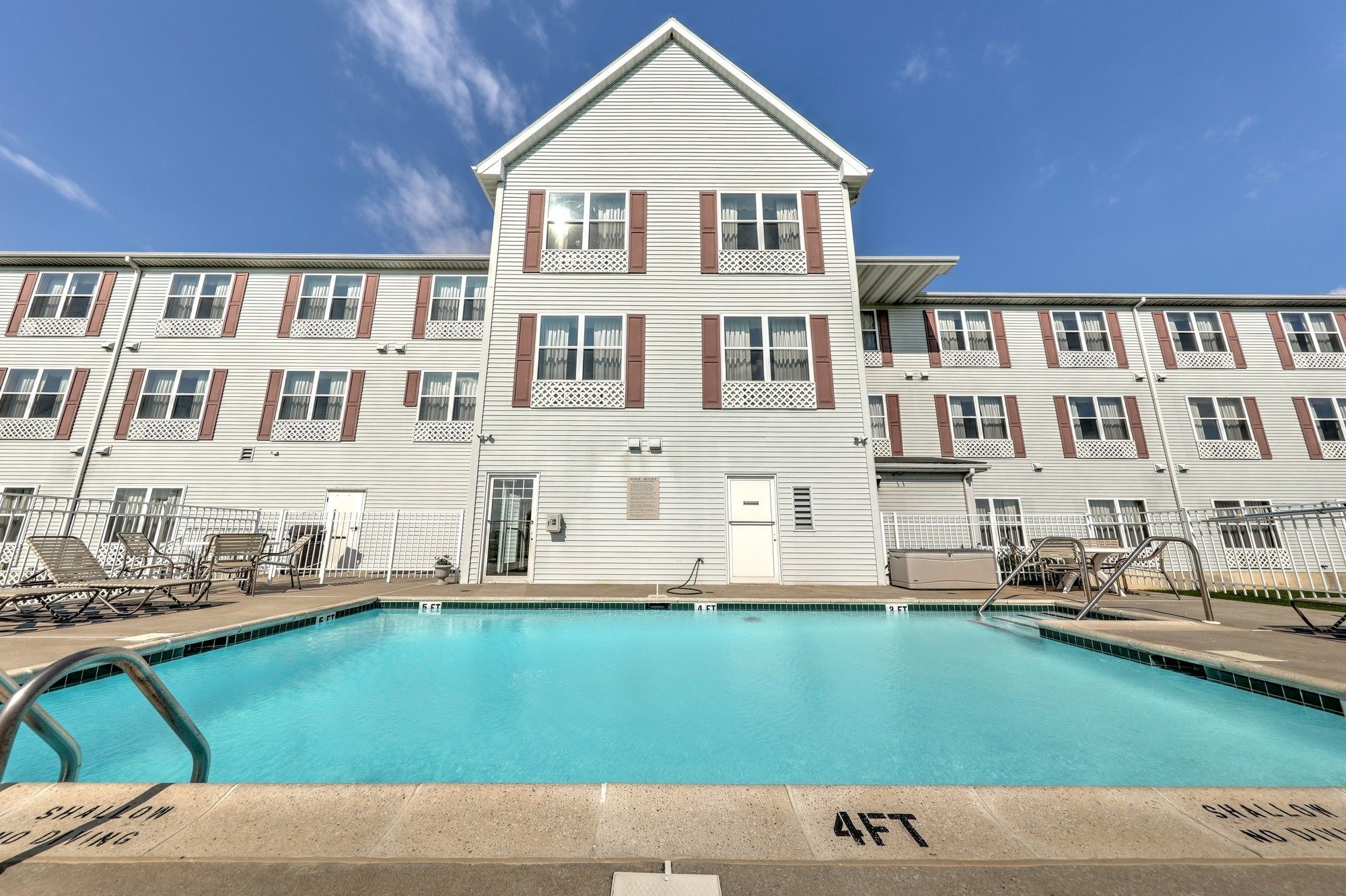 Lancaster Inn & Suites