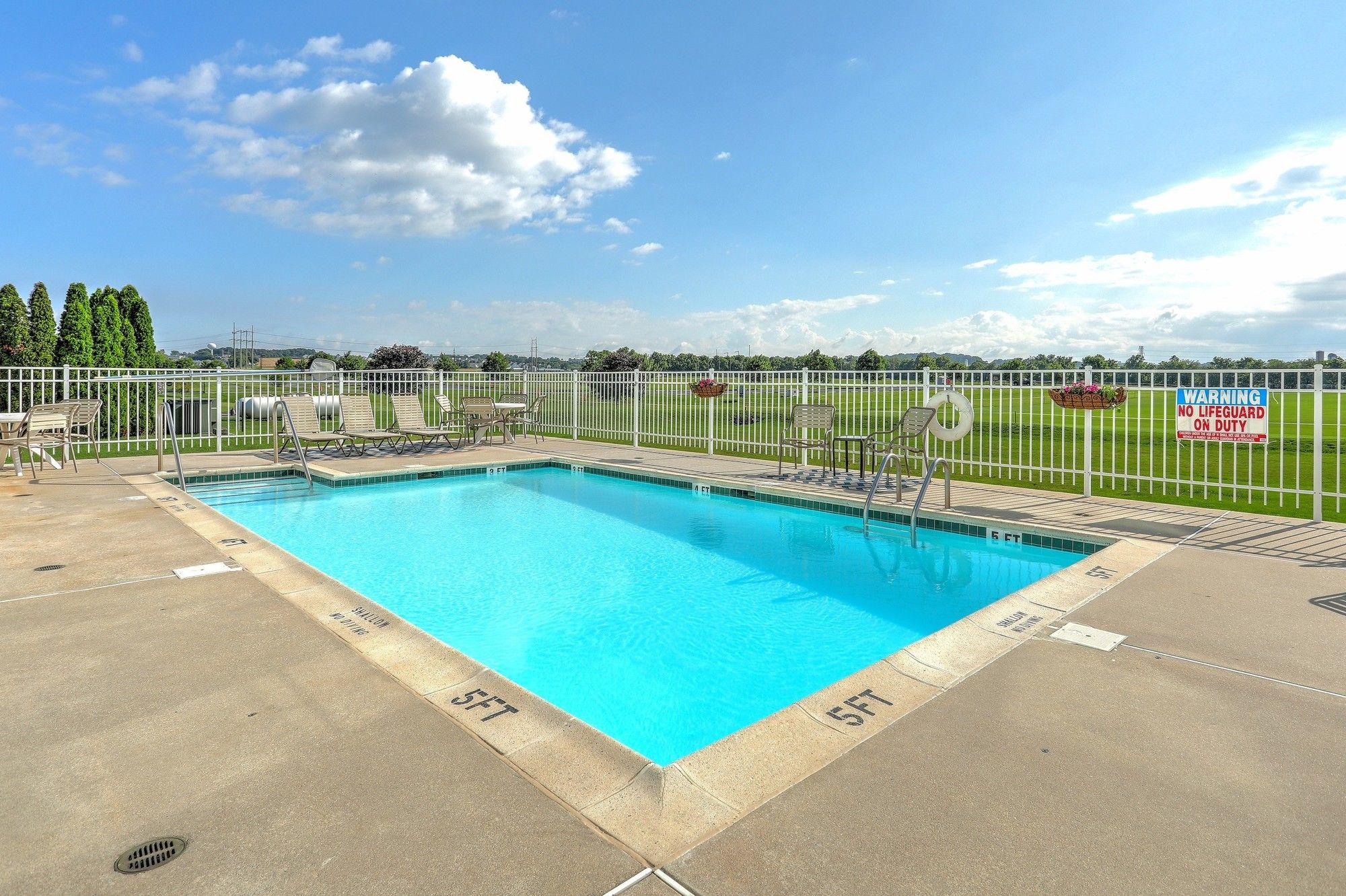 Lancaster Inn & Suites