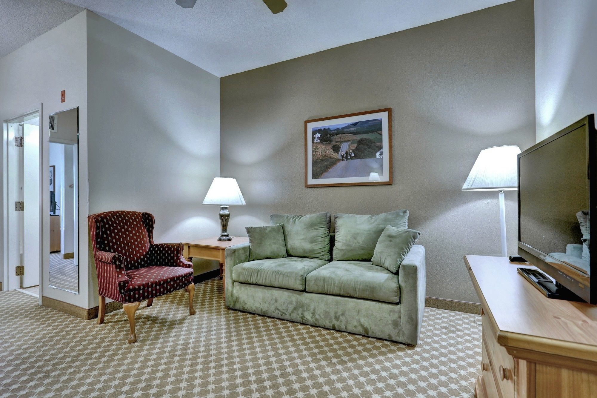 Lancaster Inn & Suites
