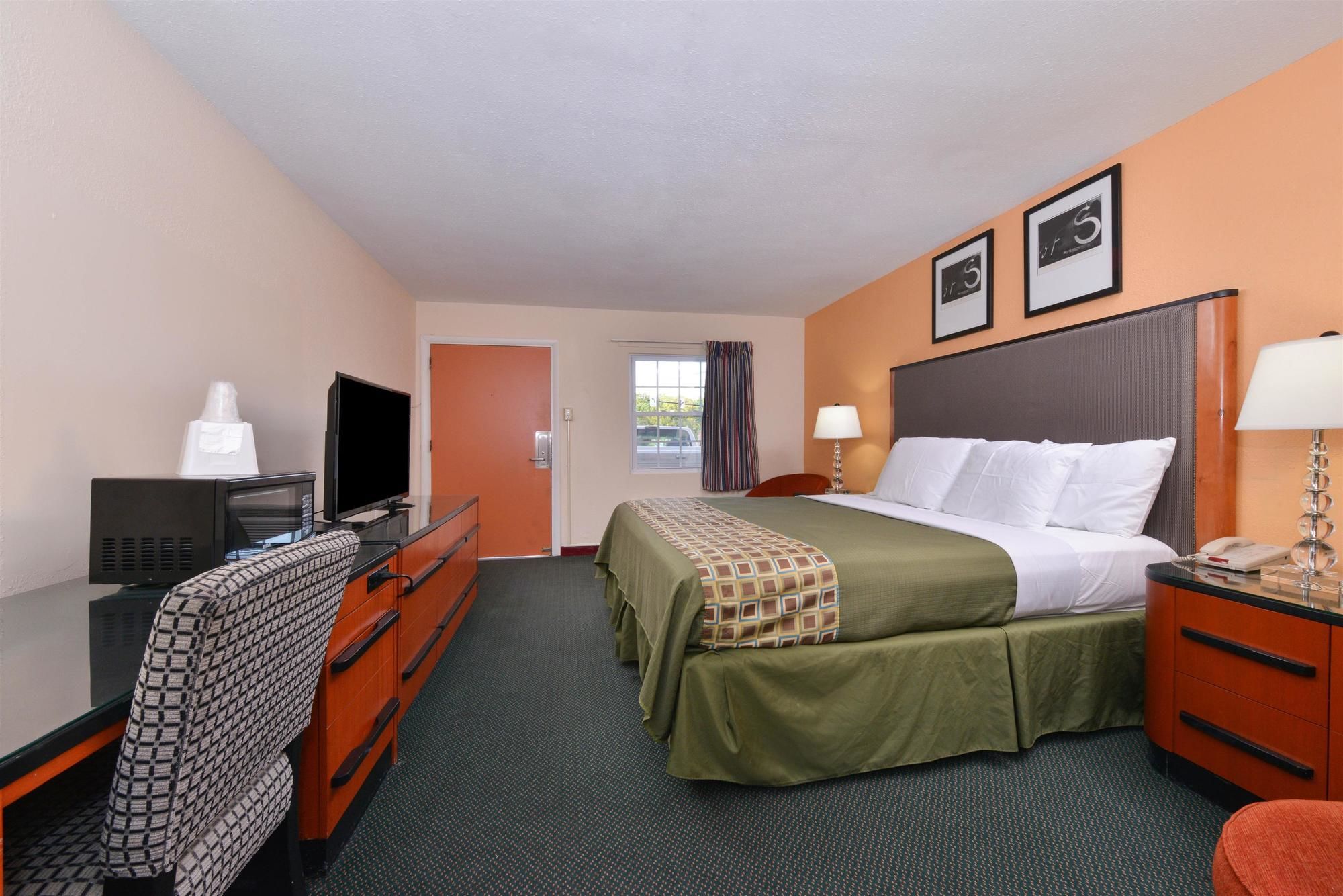 Media Inn & Suites
