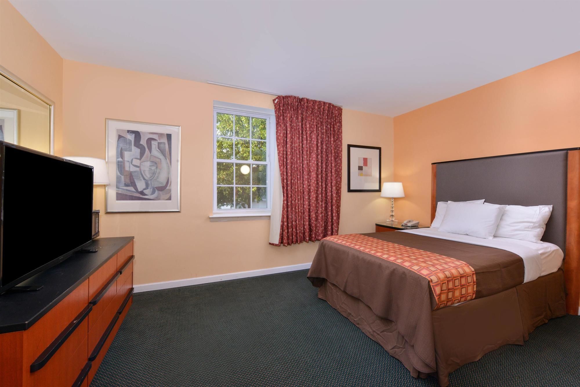 Media Inn & Suites