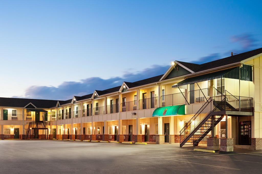 Super 8 by Wyndham Mifflinville Near Bloomsburg